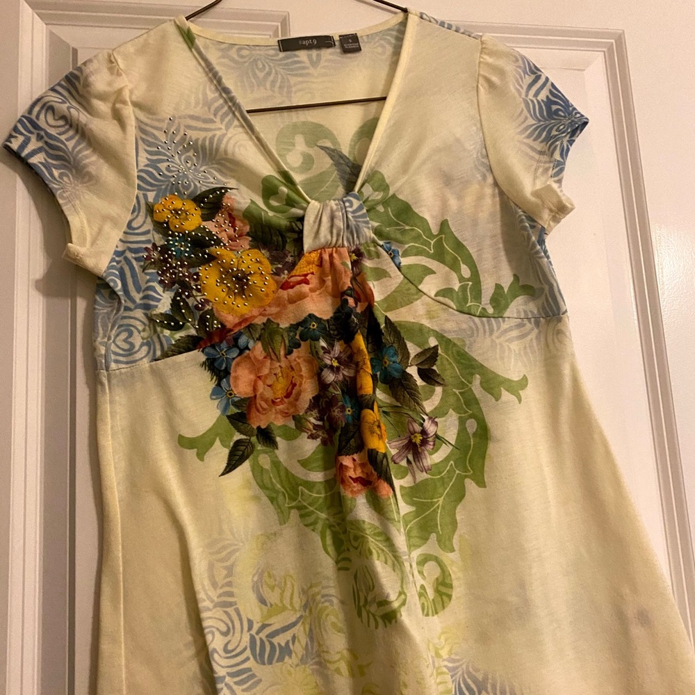Graphic tee with embellishments sz small.